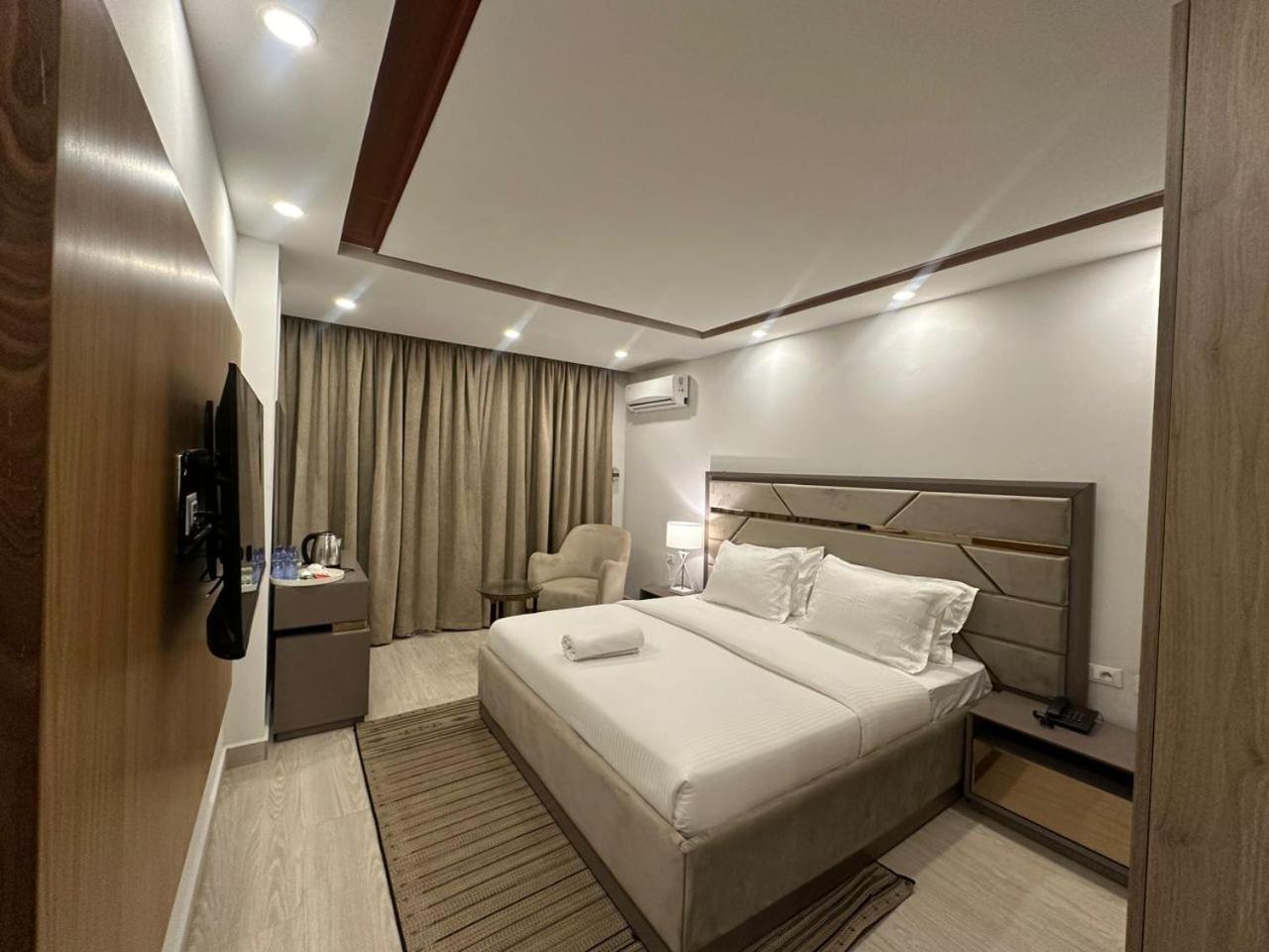 Hotel Belle Vie Кіншаса Екстер'єр фото